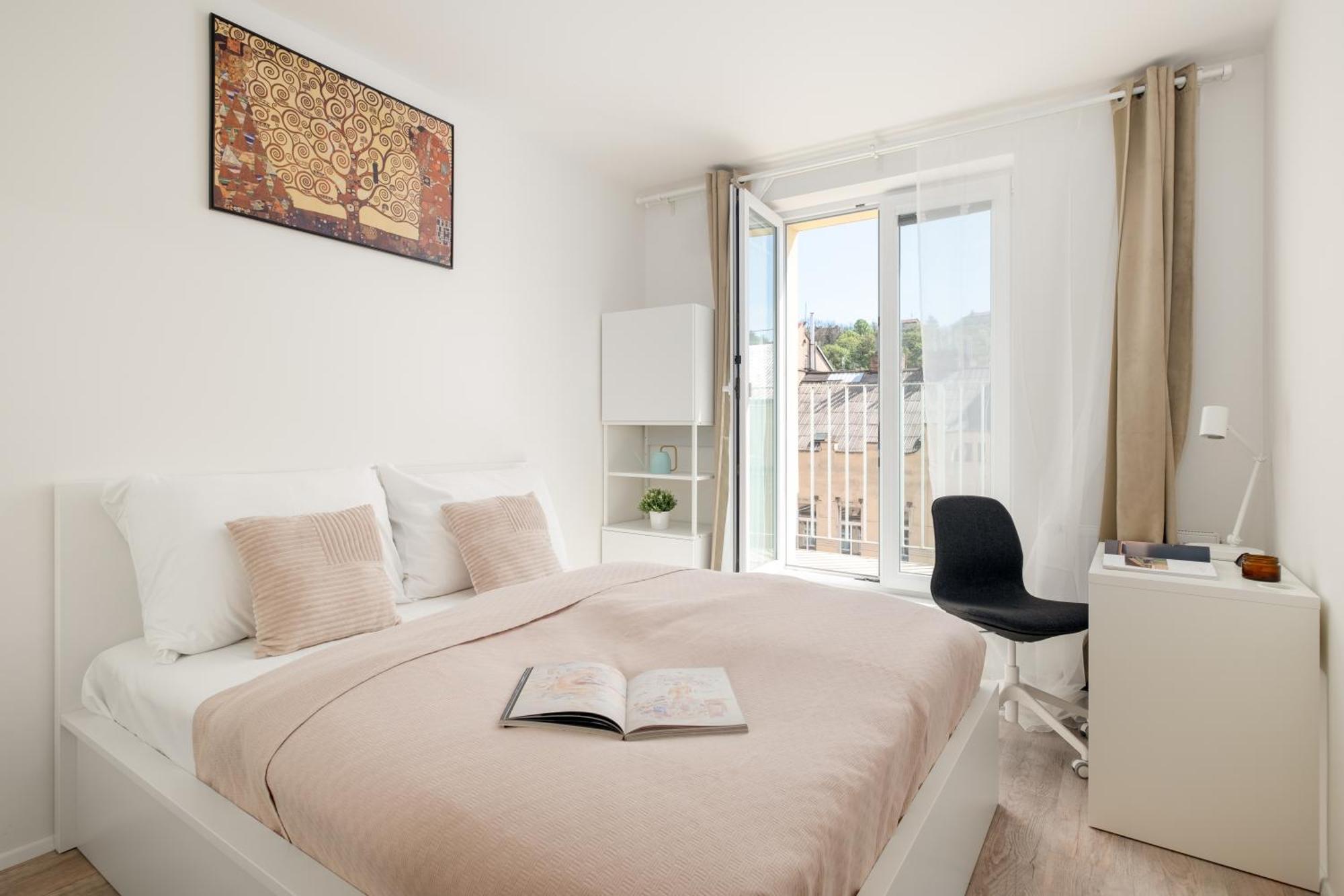 Three Bedroom Aparment With Terrace By Days Lejlighed