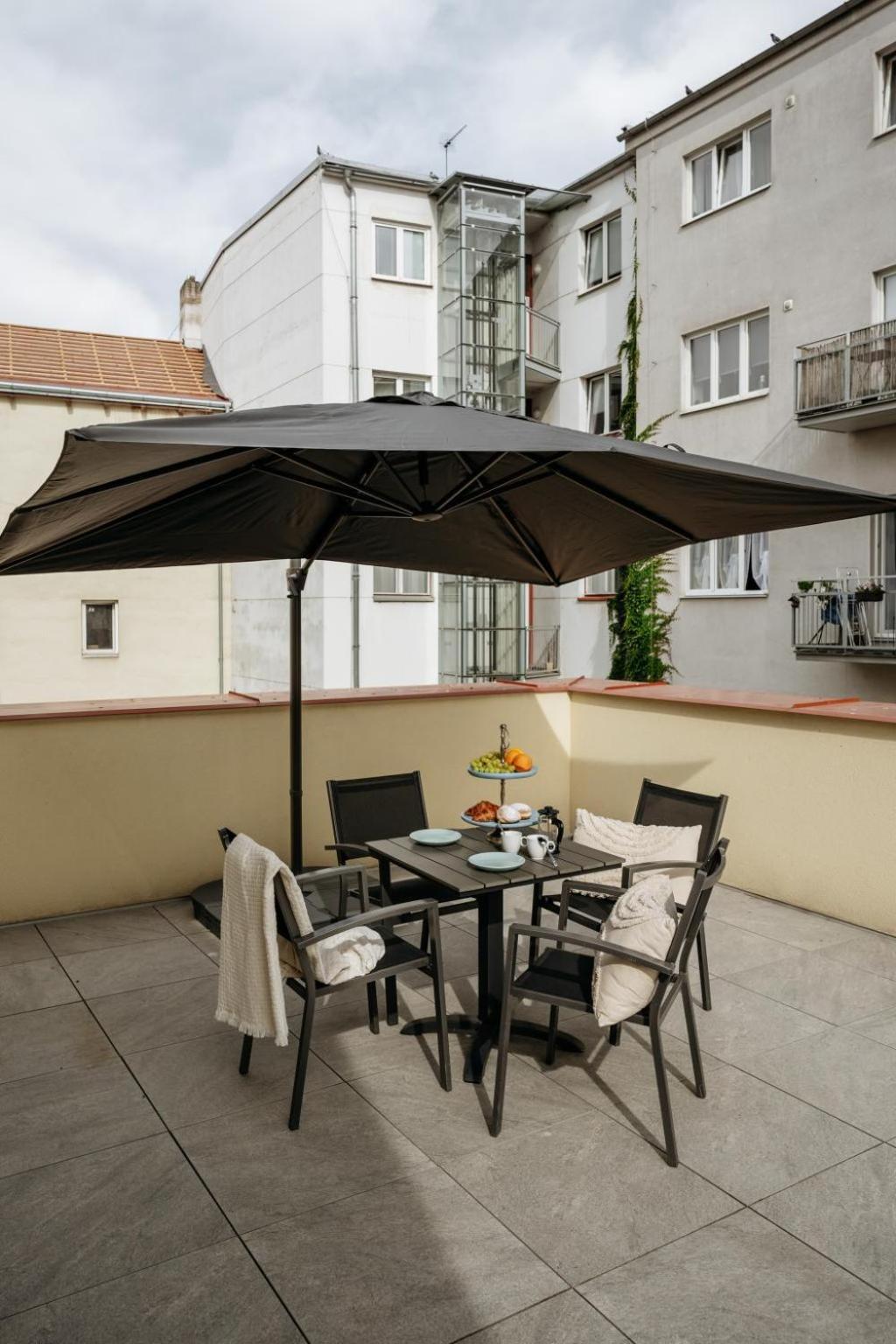 Three Bedroom Aparment With Terrace By Days * Prague